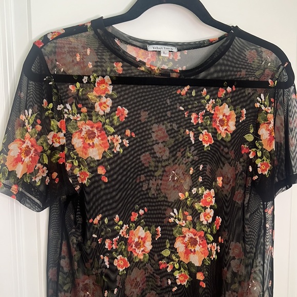 Sheer short sleeve floral elegant top size L - Picture 2 of 4